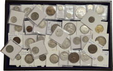 LOT - LOT
Divers. Lot de 39 monnaies du monde, principalement en argent ND.

Monnaies d’Allemagne, de Grande-Bretagne, du Maroc et autres pays. TB à S...