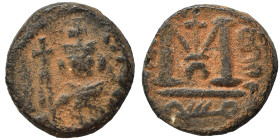 Arab Byzantine. Umayyad Caliphate, circa 685-693 AD. Fals (bronze, 4.80 g, 16 mm), Dimashq (Damascus). Standing imperial figure, holding long cross an...