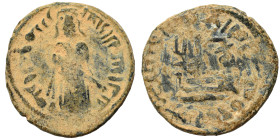 Umayyad Caliphate. Abd al-Malik ibn Marwan, AH 65-86 / 685-705 AD. Fals (bronze, 3.35 g, 19 mm). 'Standing Caliph' type. Caliph standing facing, beard...
