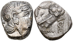 ATTICA, Atenas. Tetradracma. (Ar. 16,99g/24mm). 454-404 a.C. (SNG Copenhaguen 31). Anv: Cabeza de Atenas con casco ático con cresta a derecha. Rev: Bú...