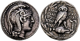 ATTICA, Atenas. Tetradracma. (Ar. 15,74g/28mm). 118-117 a.C. Magistrados Ammonios, Kallias y Apollon. (Thomson 587). Anv: Cabeza con casco de Atenas a...