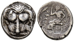 BRUTTIUM, Rhegio. Dracma. (Ar. 4,19g/18mm). 450-445 a.C. (HGC 1, 1643; HN Italy 2478). Anv: Cabeza de león de frente. Rev: Lokastos sentado a izquierd...