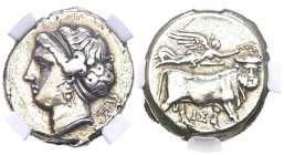 CAMPANIA, Neapolis. Didracma. (Ar. 7,28g/20mm). 275-250 a.C. (SNG Copenhagen 452). Anv: Cabeza diademada femanina a izquierda, detrás Nike avanzando a...