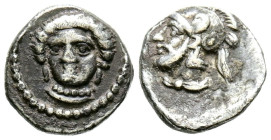 CICILIA,Tarsos. Obolo. (Ar. 0,86g/10mm). 384-361 a. C. (Göktürk 21-2 var; SNG BN 303) Anv: Cabeza femenina ¿Aretusa? mirando ligeramente a la izquierd...