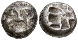 MISIA, Parion. Dracma. (Ar. 3,19g/12mm). 550-520 a.C. (SNG Copenhagen 256). Anv: Cabeza de medusa a de frente. Rev: Patrón linear incuso. MBC-.

MIS...