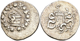 MISIA, Pérgamo. Tetradracma. (Ar. 12,60g/27mm). 85-76 a.C. (SNG BN 1734). Anv: Cista mística con una serpiente, rodeada de corona de yedra. Rev: Dos s...