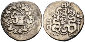 MISIA, Pérgamo. Tetradracma. (Ar. 11,47g/27mm). 85-76 a.C. (SNG Copenhagen 437). Anv: Cista mística con una serpiente, rodeada de corona de yedra. Rev...