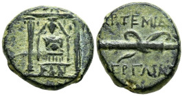 PAMPHYLIA, Perge. Ae17. (Ae. 4,09g/17mm). 50-30 a.C. (SNG France 373-8). Anv: Estatua de Artemis sentada en trono de frente dentro de templo. Rev: Arc...