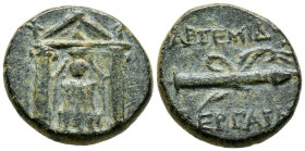 PAMPHYLIA, Perge. Ae17. (Ae. 3,78g/17mm). 50-30 a.C. (SNG France 373-8). Anv: Estatua de Artemis sentada en trono de frente dentro de templo. Rev: Arc...