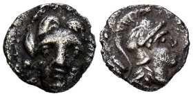 PISIDIA, Selge. Óbolo. (Ar. 0,86g/10mm). 350-300 a.C. (SNG von Aulock 5278; SNG BnF 1932). Anv: Gorgoneion de frente. Rev: Cabeza de Atenas con casco ...