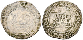 CALIFATO DE CORDOBA, Abd al-Rahman III. Dirham. (Ar. 4,07g/26mm). 327H. al-Ándalus. (Vives 388; Frochoso no recoge esta variante con roel en IA.). Cit...