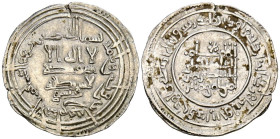 CALIFATO DE CÓRDOBA. 'Abd al-Rahman III. Dirham. (Ar. 2,46g/24mm). 332H. al-Ándalus / الاندلس. (Vives 398; Frochoso 332.11). Citando a Qāsim / قاسم en...