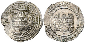 CALIFATO DE CÓRDOBA. 'Abd al-Rahman III. Dirham. (Ar. 2,51g/23mm). 334H. al-Ándalus / الاندلس. (Vives 407; Frochoso 334.23). Citando a Mohammad / محمد...