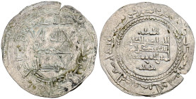 CALIFATO DE CÓRDOBA. 'Abd al-Rahman III. Dirham. (Ar. 2,15g/28mm). 334H. al-Ándalus / الاندلس. (Vives 408; Frochoso 334.18). Citando a Hišām / حشام en...