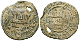 CALIFATO DE CÓRDOBA. Al-Hakam II. Dirham, falso de época. (Ae. 2,21g/22mm). ¿354H?. Madinat al-Zahra / مدينة الزهرا. (Vives Tipo 452). MBC-. Perforaci...