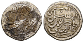 ALMORAVIDES, Ali Ibn Yusuf y el Emir Tashfin (533-537H). Quirate. (Ar. 0,94/12mm). S/D. (Vives 1822; Benito Cj1). Anv: 'Sahada' en dos lineas, debajo ...