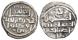 ALMORÁVIDES, Ali ibn Yusuf y el emir Tashfin (533-537H). Quirate. (Ar. 0,92g/12mm). S/D. (Vives 1827; Hazard 1004; Benito Cj7). Anv: 'Shahada' en tres...