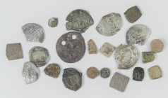 Interesante conjunto formado por 23 monedas y fracciones que abarcan prácticamente todo los periodos de la historia de al-Ándalus. A destacar, una gra...