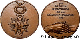 V REPUBLIC
Type : Médaille, Société d’entraide de la Légion d’honneur 
Date : 1972 
Metal : bronze 
Diameter : 49  mm
Weight : 76,13  g.
Edge : lisse ...