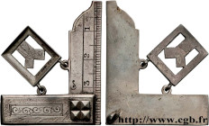 FREEMASONRY
Type : Médaille, Équerre 
Date : n.d. 
Metal : silver 
Diameter : 39  mm
Weight : 10,15  g.
Edge : lisse 
Puncheon : sans poinçon 
Obverse...