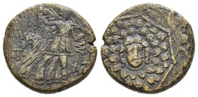 PONTOS. Amisos (c. 85-65 a.C.). AE (g 7,05). Periodo di Mitridate VI Eupatore. Egida frontale. R/ Nike avanza a destra con ramo di palma; monogrammi a...