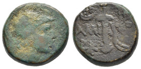 PONTOS. Amisos (c. 85-65 a.C.). AE (g 8,08). Periodo di Mitridate VI Eupatore. Testa elmata di Atena a sinistra. R/ Spada nel fodero; stella e crescen...