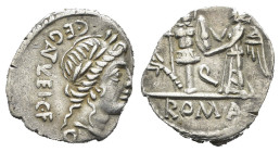 C. EGNATULEIUS C. F. (97 a.C.). Quinario per Roma. AR (g 1,89). Testa laureata di Apollo a destra; Q (segno di valore) sotto. R/ Vittoria stante a des...