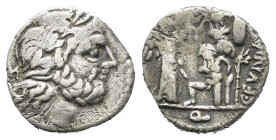 C. FUNDANIUS (101 a.C.). Quinario per Roma. AR (g 1,84). Testa laureata di Giove a destra. R/ Vittoria stante a destra, pone una corona su un trofeo; ...