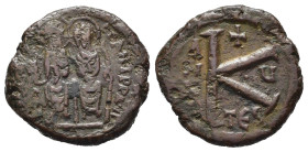 GIUSTINO II e SOFIA (565-578). Mezzo Follis per Tessalonica, anno 5 (569/70). AE (g 4,65). Giustino e Sofia seduti di fronte su doppio trono. R/ Grand...