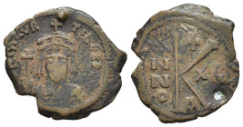 MAURIZIO TIBERIO (582-602). Mezzo Follis per Costantinopoli, anno 16 (597/8). AE (g 3,39). Busto coronato frontale, con globo crucigero. R/ Grande K; ...