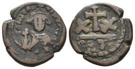 COSTANTE II (641-668). Mezzo Follis per Cartagine. AE (g 6,24). Busto coronato frontale, con globo crucigero. R/ Croce patente tra X-X; CRTS sotto. MI...