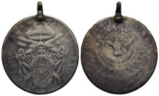ROMA. Stato Pontificio. Sede Vacante. Mezzo Scudo 1758. AR (g 14,56). Stemma sormontato da tiara e chiavi decussate. R/ Colomba di fronte ad ali apert...