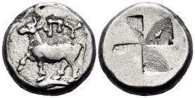 THRACE. Byzantion. Circa 340-320 BC. Siglos (Silver, 16 mm, 5.39 g). (YΠ)Y Heifer with right foreleg raised, standing to left on a dolphin swimming to...