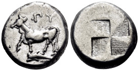 THRACE. Byzantion. Circa 340-320 BC. Siglos (Silver, 16 mm, 5.30 g). (YΠ)Y Heifer with right foreleg raised, standing to left on a dolphin swimming to...