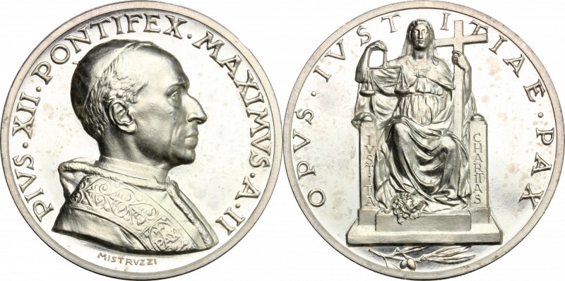 Pio XII (1939-1959), Eugenio Pacelli di Roma. Medaglia annuale, A. II. D/ Busto ...