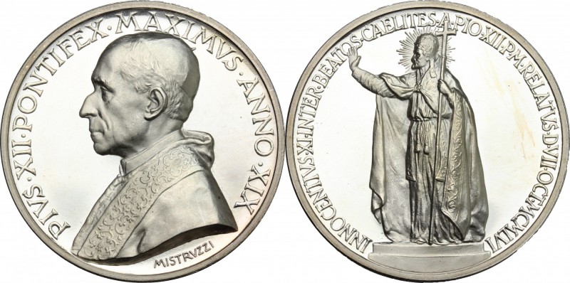 Pio XII (1939-1959), Eugenio Pacelli di Roma. Medaglia annuale, A. XIX. D/ Busto...