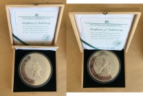 Australia.  Elizabeth II (1952 -). 30 dollars 1992 (1 kilo 999 silver)
