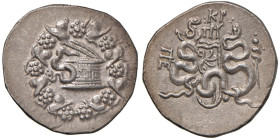 MISIA Pergamo - Cistoforo (circa 133-I sec. a.C.) Cista mistica - R/ Due serpenti eretti - S.Cop. 433 AG (g 12,48)

Status: SPL+