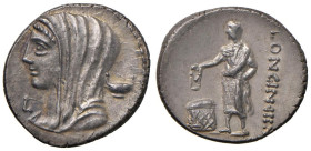 Cassia - L. Cassius Longinus - Denario (63 a.C.) Testa di Vesta a s. - R/ Cittadino votante a s. - B. 10; Cr. 413/1 AG (g 3,94)

Status: SPL+