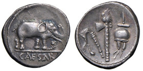 Cesare (+ 44 a.C.) Denario (49-48 a.C.) Elefante andante a d. - R/ Strumenti sacrificali - B. 9; Cr. 443/1 AG (g 3,99) Bella patina iridescente

Sta...
