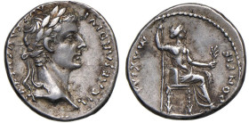 Tiberio (14-37) Denario - Testa laureata a destra - R/ Livia seduta a d. - RIC 30 AG (g 3,75) Graffietti e contromarca sul collo al D/

Status: BB+
