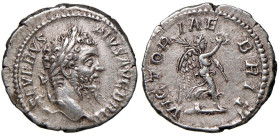 Settimio Severo (193-211) Denario - Testa laureata a d. - R/ La Vittoria andante a d. - RIC 332 AG (g 3,26)

Status: qSPL