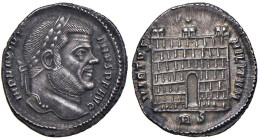 Massimiano come Senior Augustus (308-310) Argenteo - Testa laureata a d. - R/ Porta di città - RIC 192 AG (g 3,36) RR Bella patina iridescente

Stat...