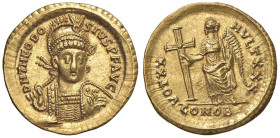 Teodosio II (402-450) Solido (Costantinopoli) Busto elmato con lancia e scudo di fronte - R/ La Vittoria stante a s. con lunga croce - RIC 219 AU (g 4...
