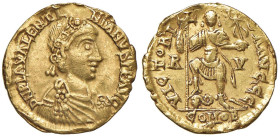 Valentiniano III (425-455) Solido (Ravenna) Busto diademato a d. - R/ L’imperatore stante di fronte - RIC 2018 AU (g 4,35) Colpetti al bordo per proba...