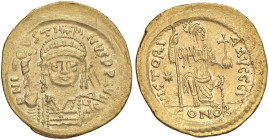 Giustino II (565-578) Solido - Busto coronato con vittoriola di fronte - R/ Costantinopoli seduta di fronte - Sear 345 AU (g 4,50)

Status: SPL