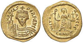 Focas (602-610) Solido - Busto coronato frontale tiene un globo crocigero nella mano d. - R/ Angelo con lunga croce a d. con cristogramma, globo cruci...