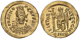 Solido battuto da Odoacre a nome dell'imperatore Zeno (476-489) Ravenna - D N ZENO PERP F AVG, busto elmato di fronte - R/ VICTORIA AVGGG, la vittoria...