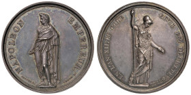 Medaglia 1804 Promulgazione del Codice Civile. D/ Statua in piedi di Napoleone in costume romano, la testa di profilo a sx, coronato di alloro. Giro: ...