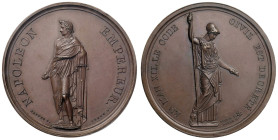 Medaglia 1804 Promulgazione del Codice Civile. D/ Statua in piedi di Napoleone in costume romano, la testa di profilo a sx, coronato di alloro. Giro: ...